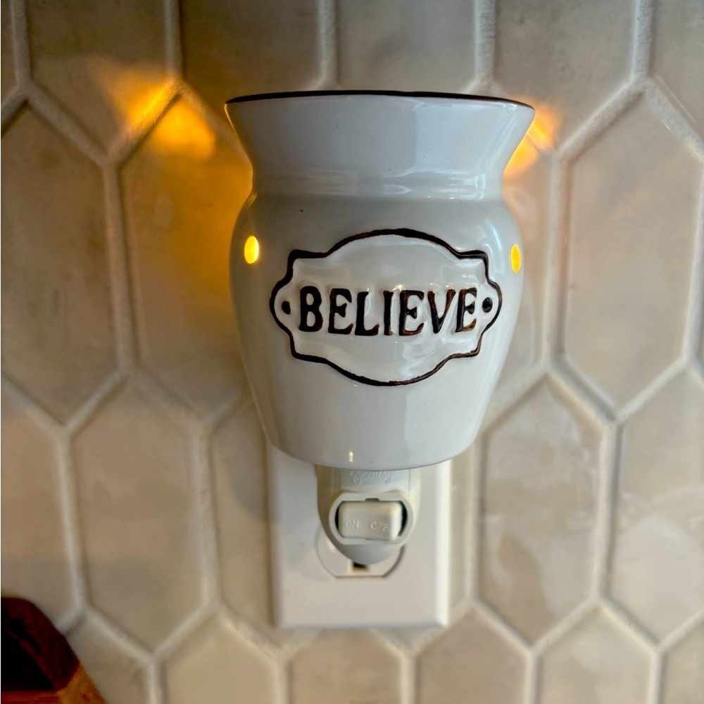 Scentsy “Believe” mini wax warmer